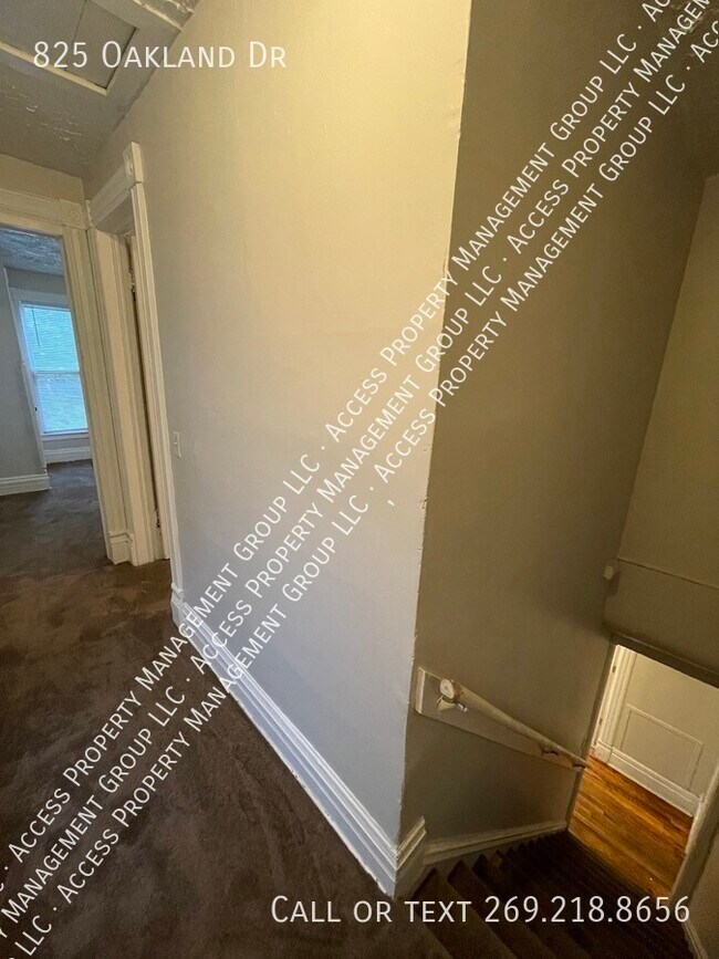 Building Photo - 3 bed home for rent Oakland Drive, Kalamazoo!