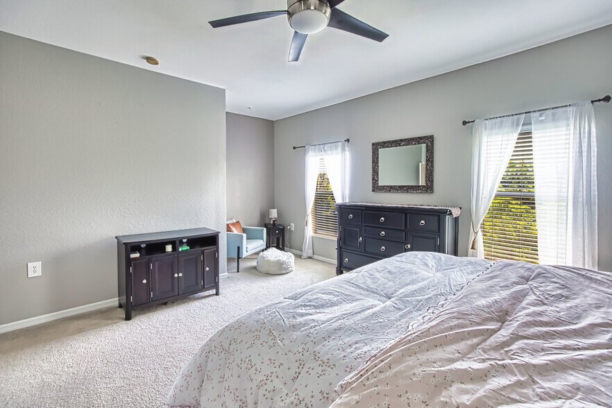 Building Photo - 3230 Cottonwood Bend