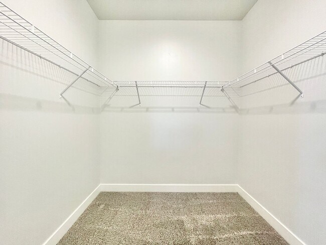 Building Photo - Spacious Condo Near Primary Children’s Hospital!