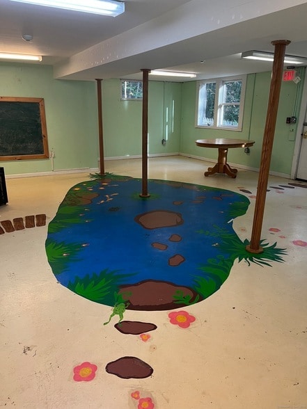 Building Photo - 103 Pequotsepos Rd