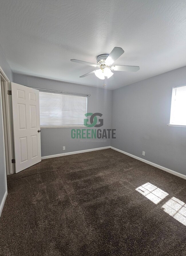 Building Photo - NOW AVAILABLE! 3 Bedroom, 1 Bathroom Home ...