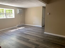 Building Photo - 600 Northwood Ct