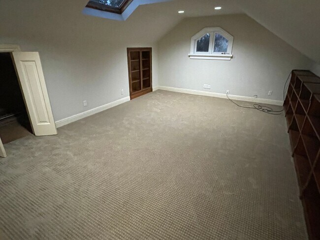 Building Photo - 2421 Louis Rd