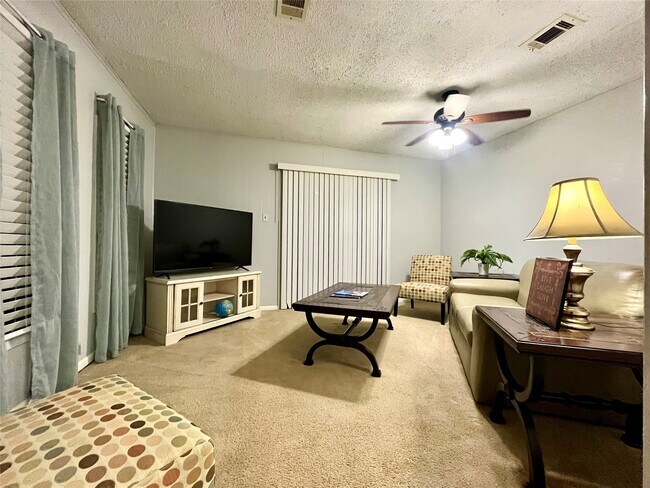 Building Photo - 3025 Chimira Ln