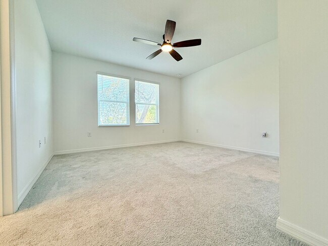 Building Photo - Designed for the way you live! 3Bedrooms/2.5Bath Edgewater Townhome