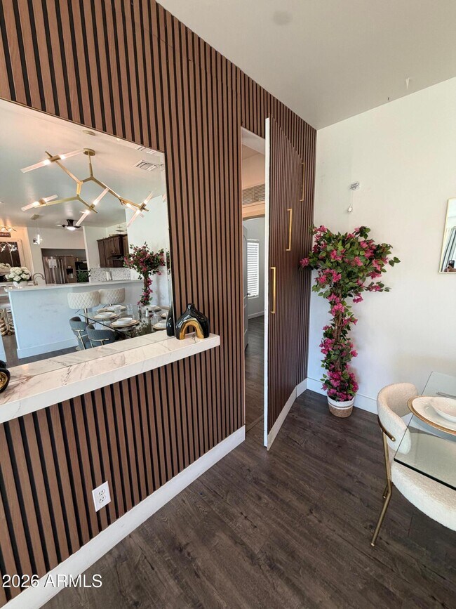 Building Photo - 1507 E Apollo Rd