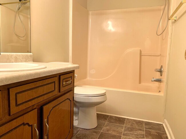 Building Photo - 268 Moncrest Dr