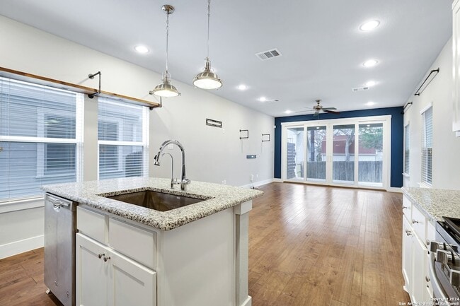 Building Photo - 507 Elmhurst Ave