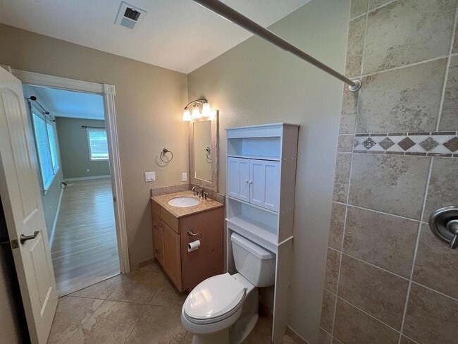 Building Photo - Lake Front Rental