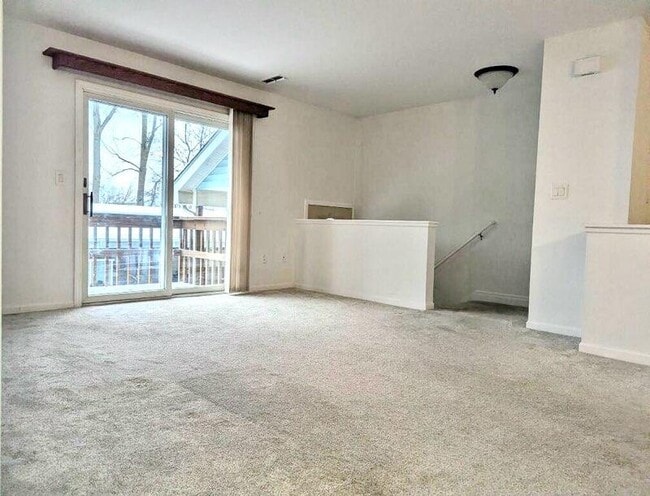 Building Photo - 253 Pinewood Cir