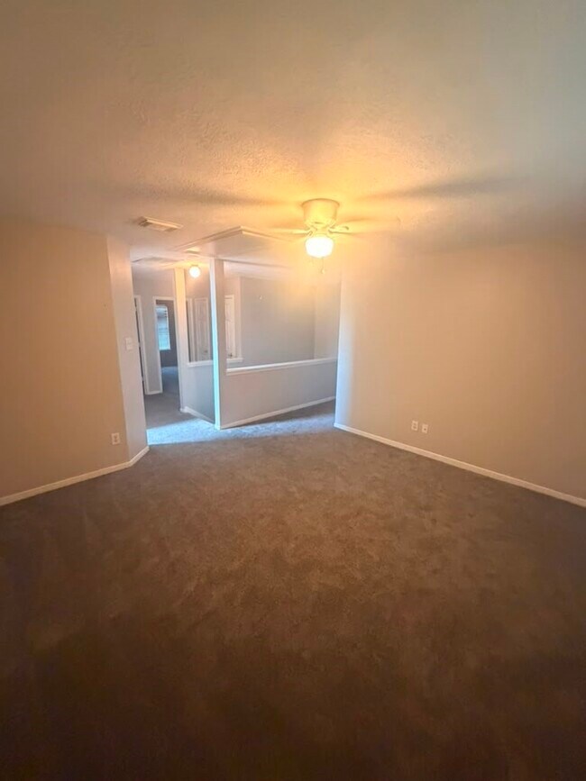 Building Photo - 22018 Willow Shadows Dr