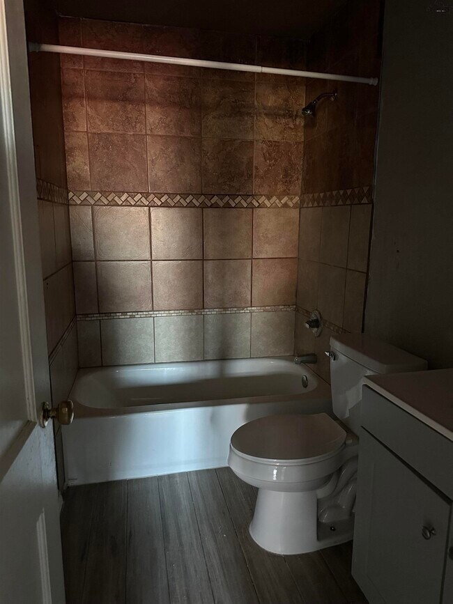 Building Photo - 1633 Orchard Ave