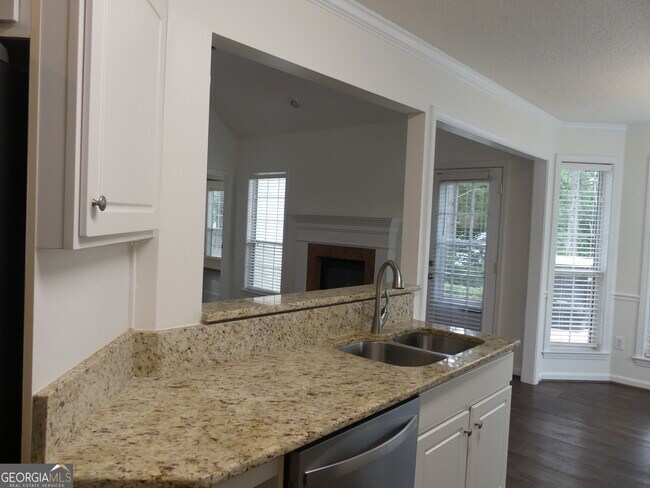 Building Photo - 36 Saratoga Pl