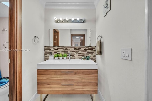 Building Photo - 2201 S Ocean Dr