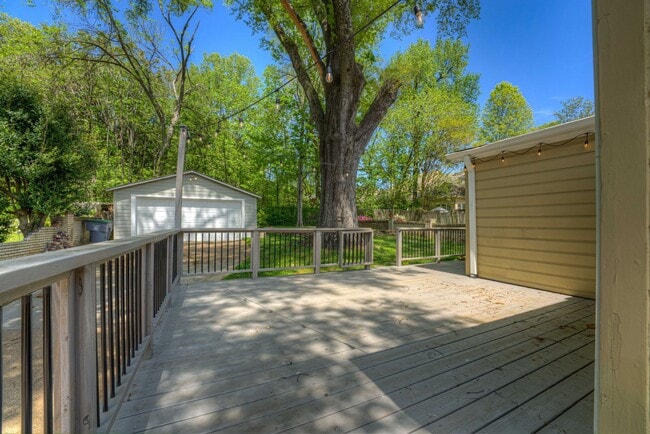 Building Photo - Beautiful 3 bed/3 full baths PLUS flex spa...
