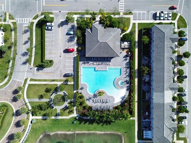 Building Photo - 2636 SE 13th Ct