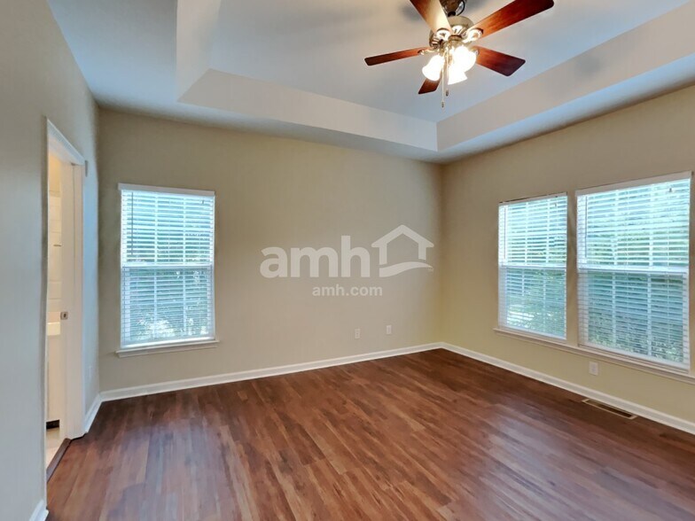 Building Photo - 20320 Southshore Dr