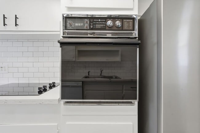 Building Photo - Spacious South San Francisco Home with Large Backyard, Garage & In-Unit Laundry