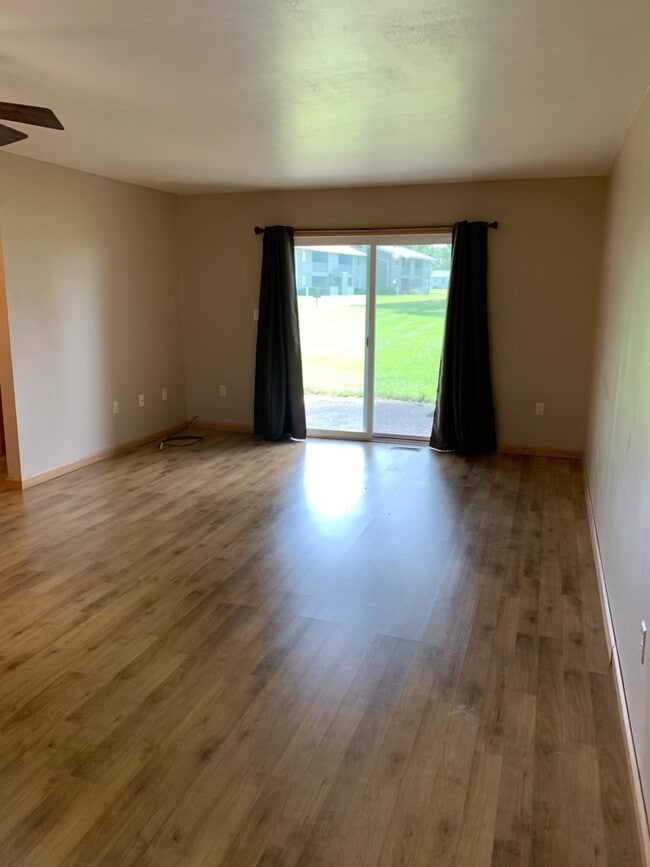 Building Photo - 2275 N Cable Rd