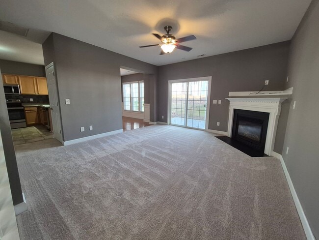 Building Photo - NEW LISTING!!!!!