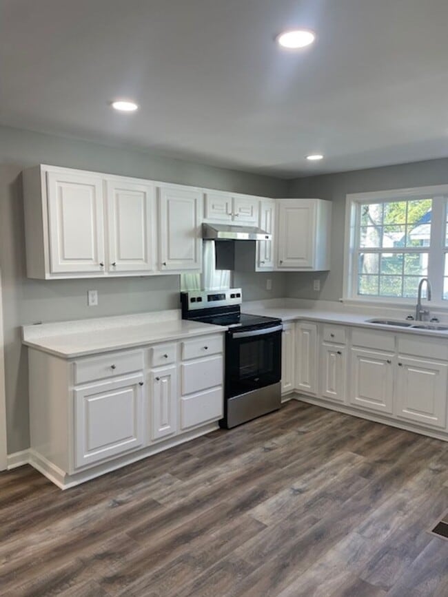 Building Photo - Renovated 3 Bedroom 1 Bath Home for Rent!!