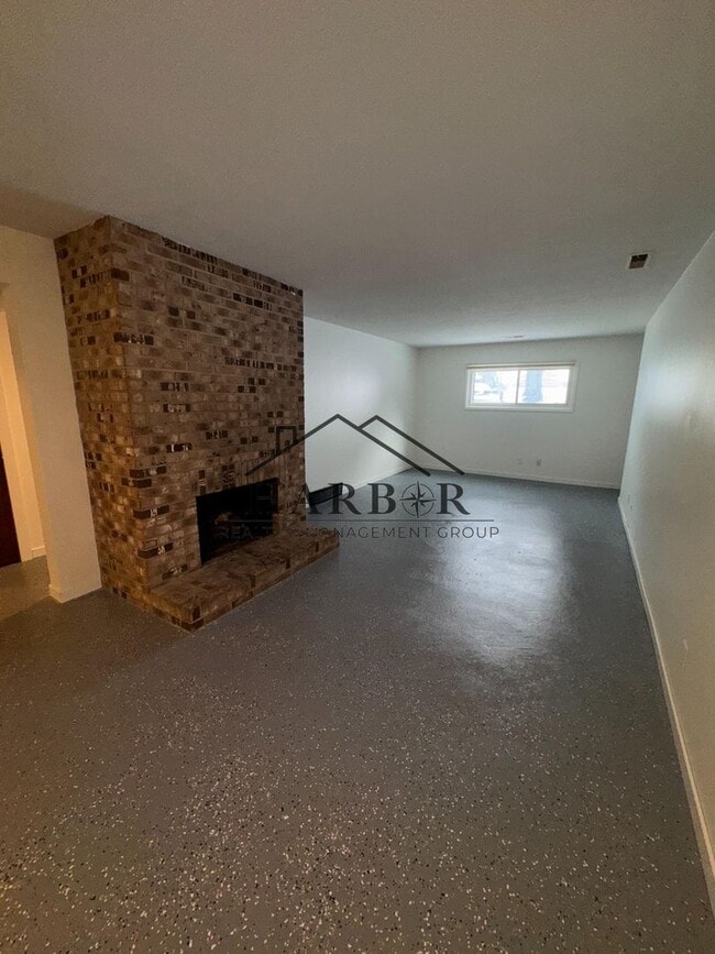 Building Photo - 823-6 Doran Drive Boone, IA Renovated - SP...