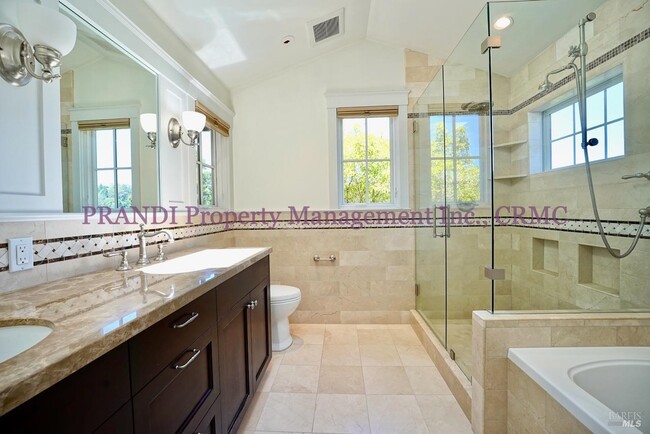 Building Photo - 422 Live Oak Dr