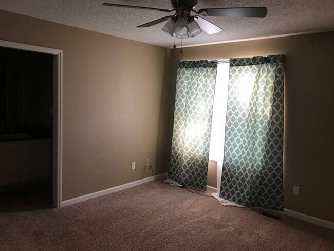 Building Photo - Prime location in  Clayton!