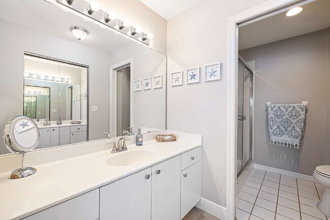 Building Photo - BEAUTIFUL COACH HOME AT WINDSOR PLACE IN B...