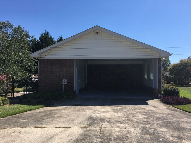 Building Photo - 3/2 House in Maplewood $1,795