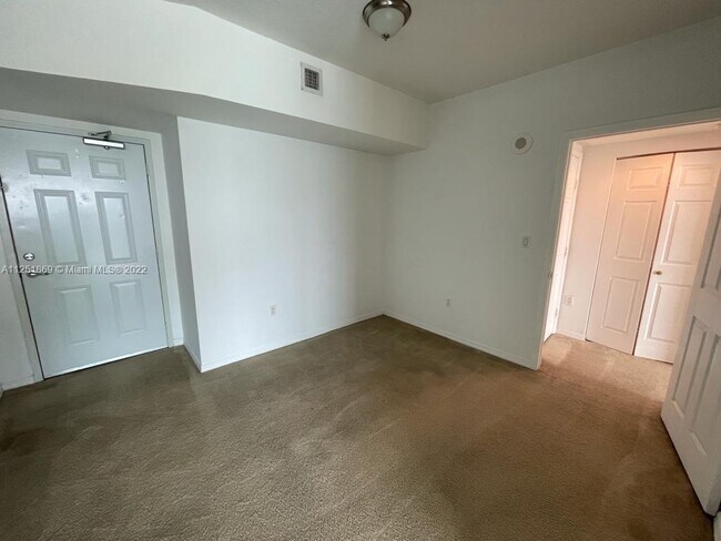 Building Photo - 1723 SW 2nd Ave