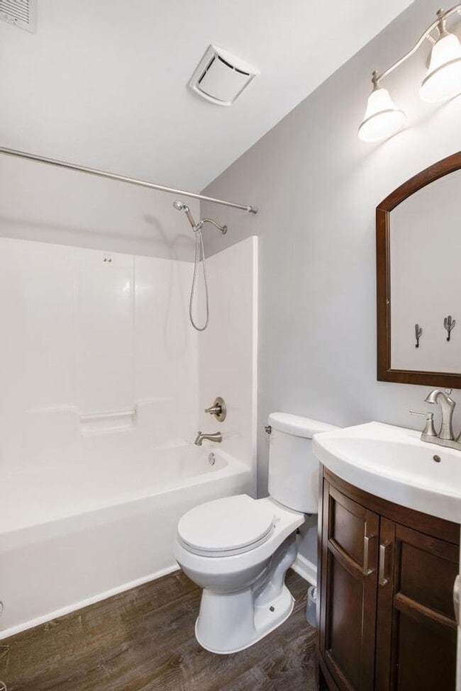 Building Photo - Adorable Richlands Home!