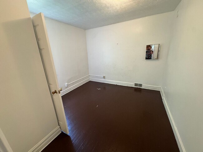 Building Photo - 740 Fern St