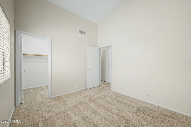 Building Photo - 1068 W Glenmere Dr