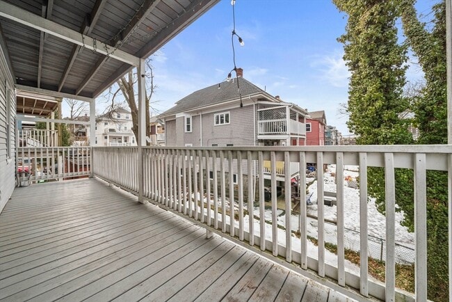 Building Photo - 89 Train St