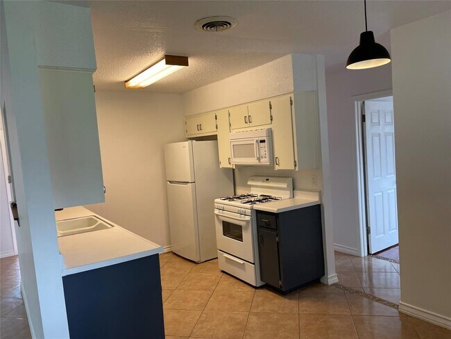 Building Photo - 5506 Gloucester Ln