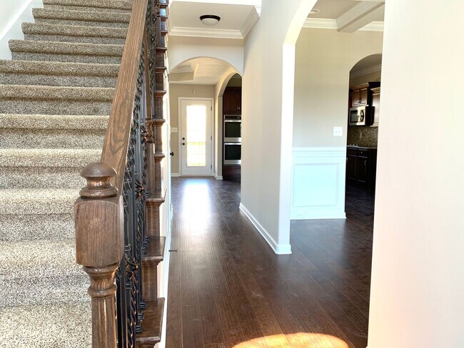 Building Photo - 2002 Jackie Lorraine Drive