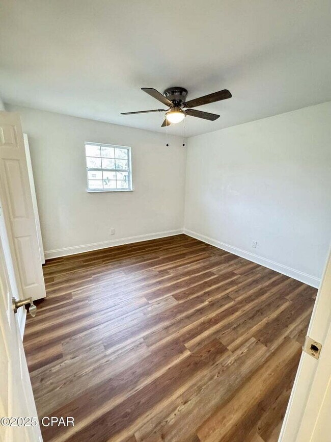 Building Photo - Must-See Property