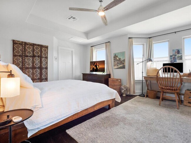 Building Photo - 10103 Twin Lake Loop