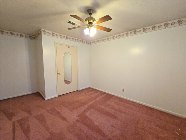 Building Photo - 1206 Crescent Blvd