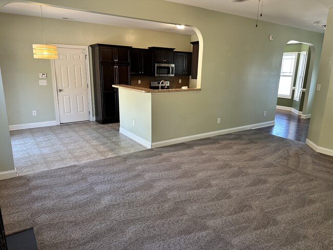 Building Photo - 908 Merlin Ct