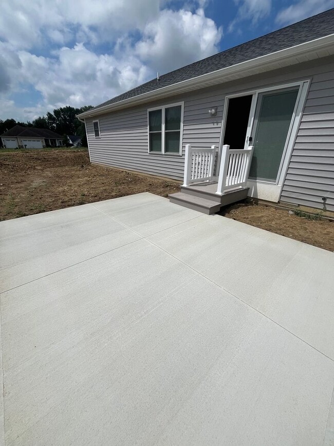 Building Photo - 786 Glory Dr