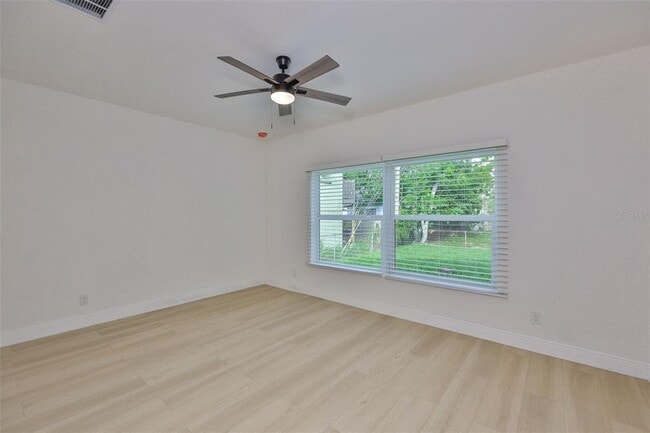 Building Photo - 829 18th St S