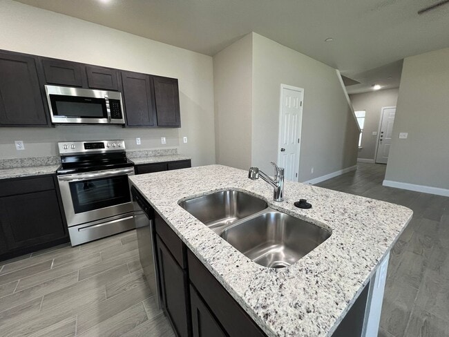 Building Photo - 3-bedroom, 2.5-bathroom townhome in Live Oak!