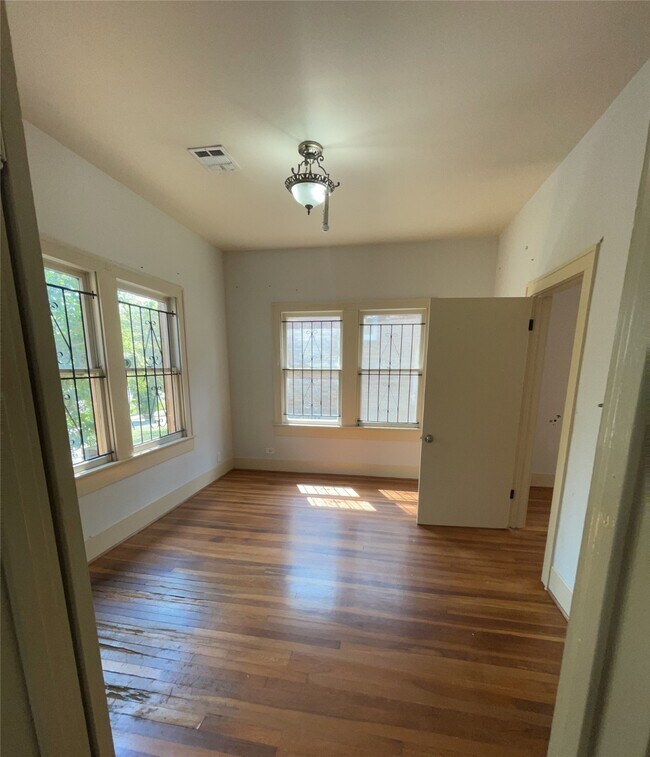 Building Photo - 4716 Crawford St