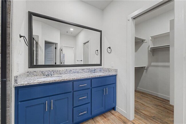 Building Photo - 3215 SW Hillstone Ave