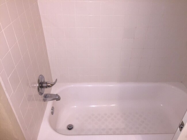 Building Photo - 2 Story Townhouse in Hawthorne Reserve