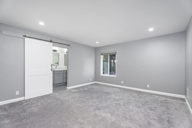 Building Photo - Charming, Light-Filled 2-Bed / 2.5-Bath Townhome with Private Yard & Garage Parking