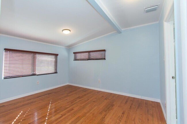 Building Photo - 235 30th St