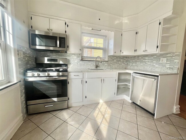 Building Photo - 171 Beechwood Ave